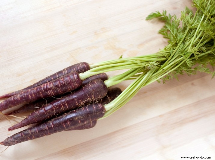 Las Zanahorias Moradas Contienen una Gran Cantidad de Beneficios para la Salud que Debería Agregar a sus Comidas 