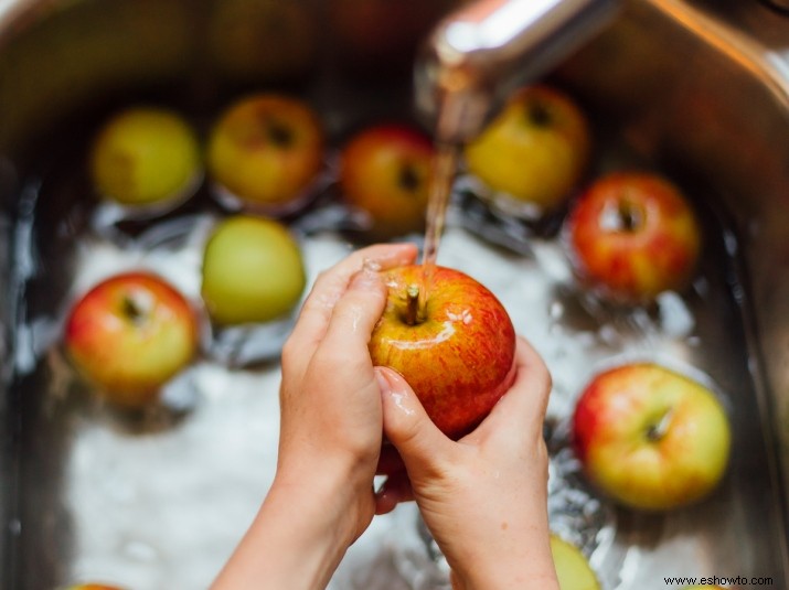 Una manzana tiene 100 millones de bacterias, pero ¿todas son buenas para ti? 