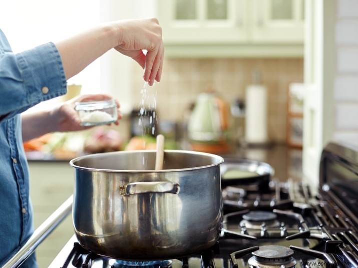 Cómo rescatar recetas demasiado saladas mientras cocina 