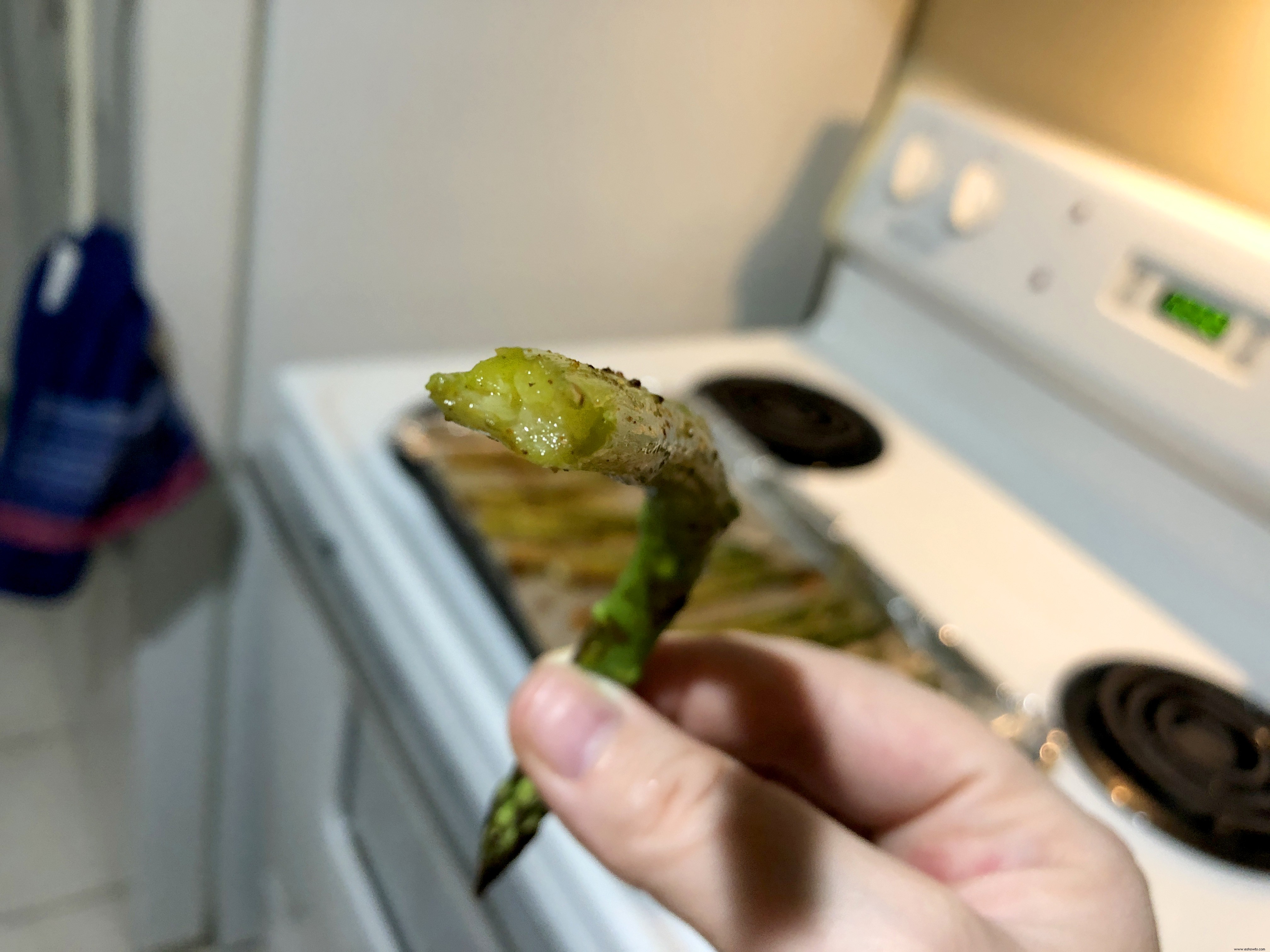 Este simple truco hace que los espárragos masticables y gomosos sean cosa del pasado 