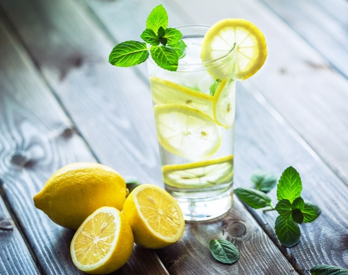 ¿Beber agua con limón es realmente bueno para ti? 