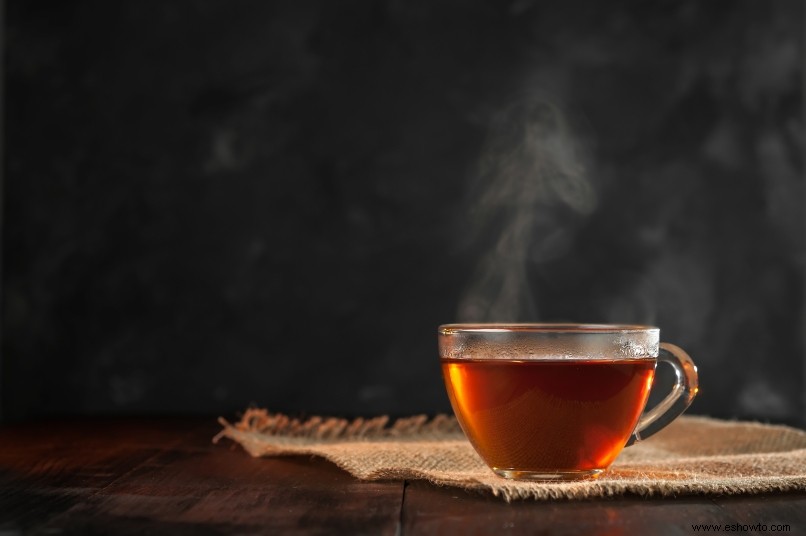 Cómo beber té podría prevenir el deterioro cerebral relacionado con la edad, según la ciencia 