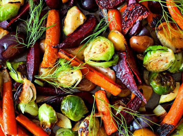 ¿Cansado de las verduras asadas empapadas? Este truco los hará crujientes y deliciosos 