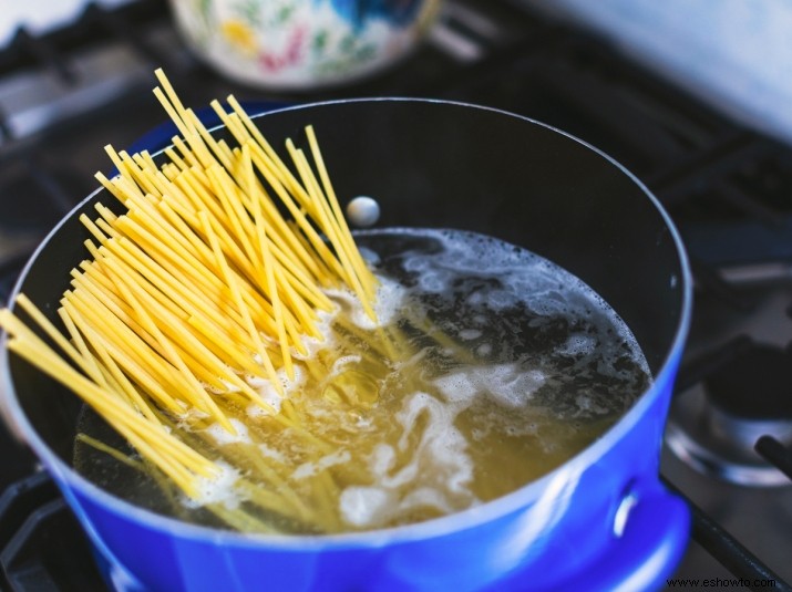 ¿Por qué los chefs llaman al agua de pasta  oro líquido ? 