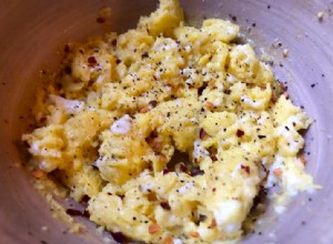 El ingrediente secreto para huevos revueltos cremosos y sabrosos en el microondas: ¡mayonesa!