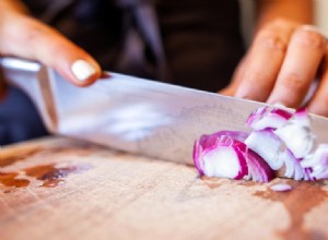 Cómo cortar cebollas sin llorar: El truco del congelador que realmente funciona
