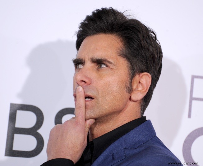 John Stamos publica una foto de cumpleaños  descarada , los fanáticos se vuelven locos 