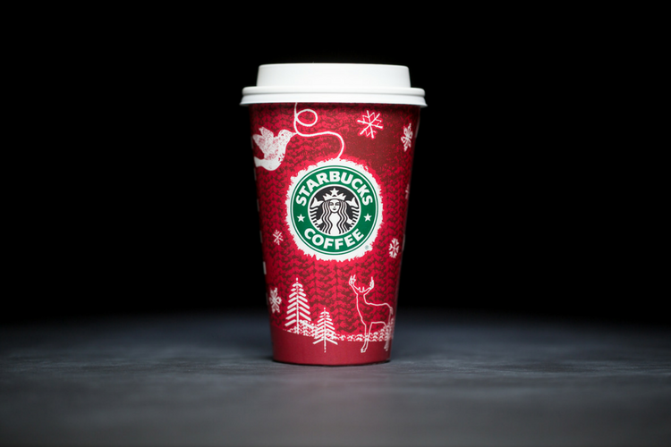 Vea cada vaso navideño de Starbucks en este resumen navideño 