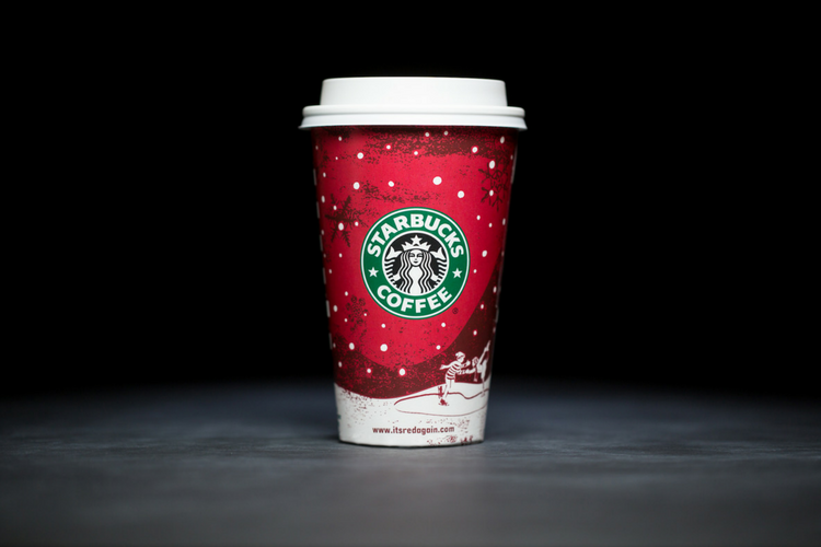 Vea cada vaso navideño de Starbucks en este resumen navideño 