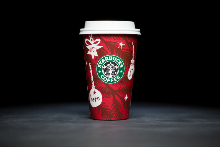 Vea cada vaso navideño de Starbucks en este resumen navideño 