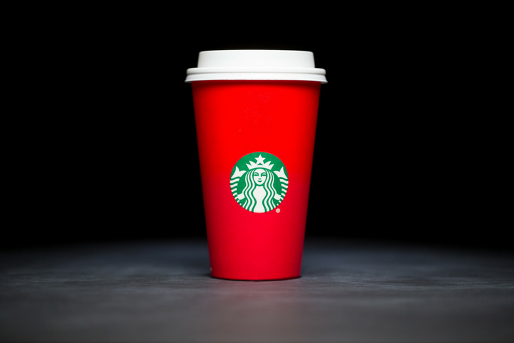 Vea cada vaso navideño de Starbucks en este resumen navideño 