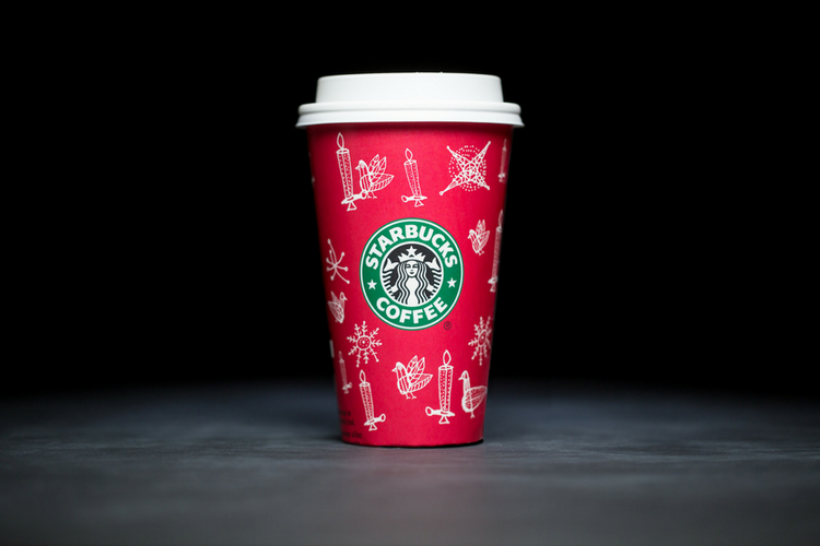 Vea cada vaso navideño de Starbucks en este resumen navideño 