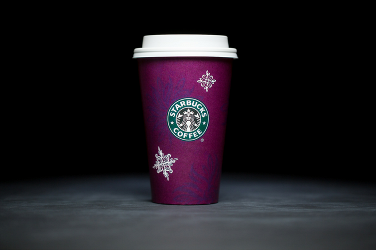 Vea cada vaso navideño de Starbucks en este resumen navideño 