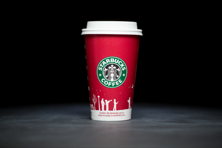 Vea cada vaso navideño de Starbucks en este resumen navideño 