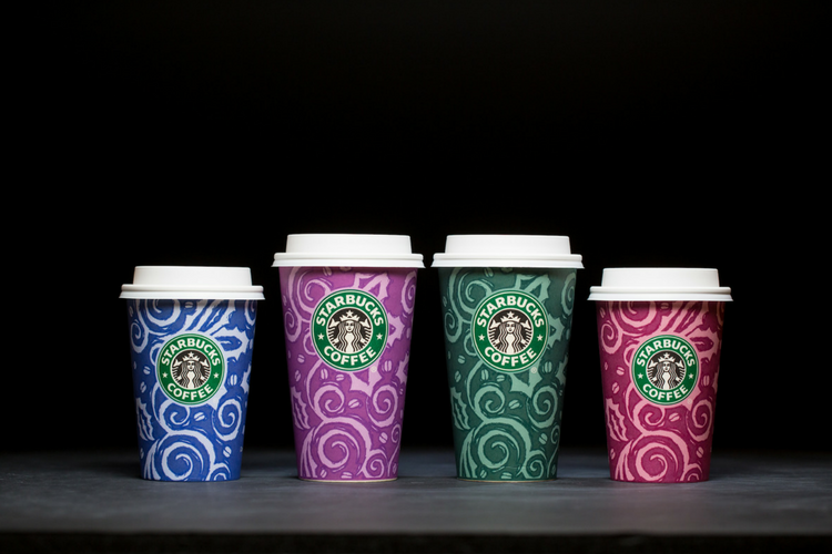 Vea cada vaso navideño de Starbucks en este resumen navideño 