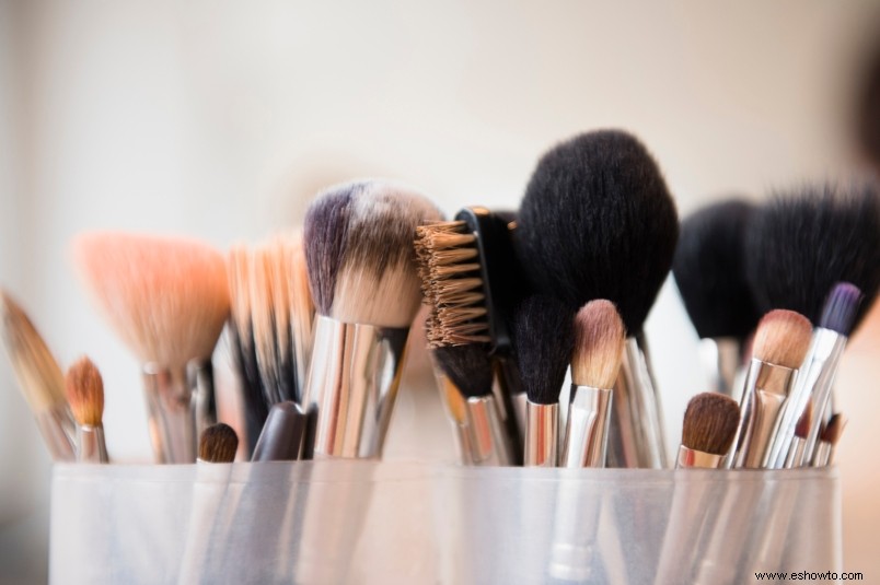 Ahorre espacio (y dinero) con estos organizadores de maquillaje DIY dignos de Pinterest 