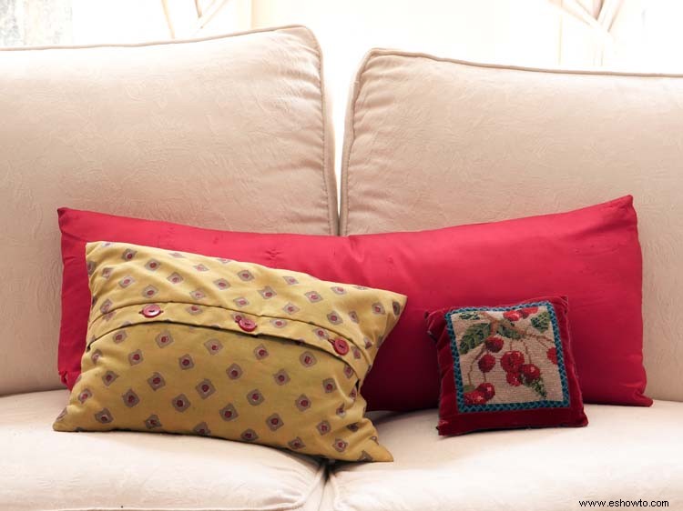 10 consejos para mezclar y combinar cojines de sofá como un profesional 