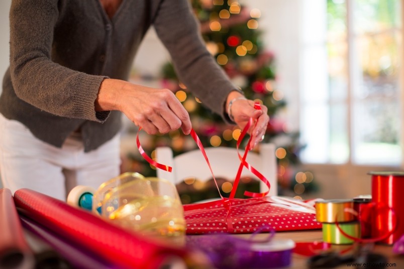 Cómo envolver regalos con formas extrañas 