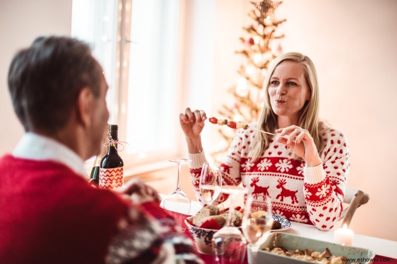 Evite las conversaciones aburridas de la fiesta de Navidad con este simple truco de parpadeo 