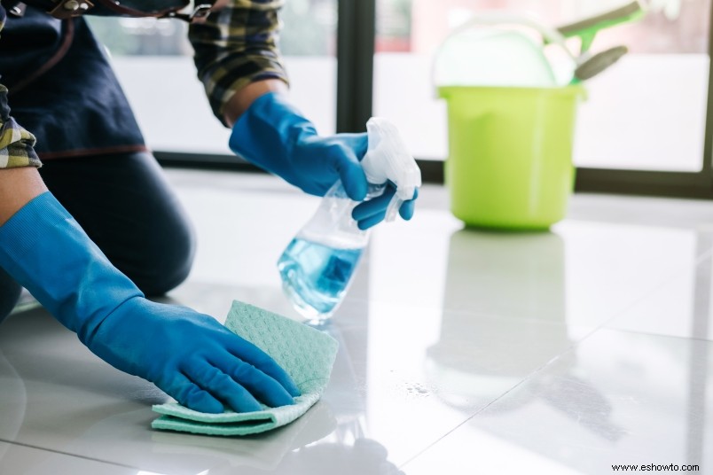 Cómo limpiar pisos de baldosas de la manera correcta 