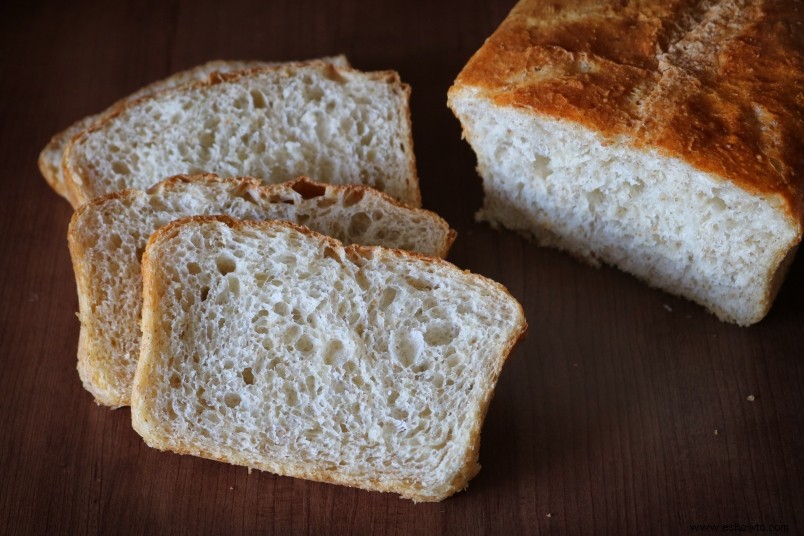 Tu abuela tenía razón al usar el pan como el mejor borrador de manchas 