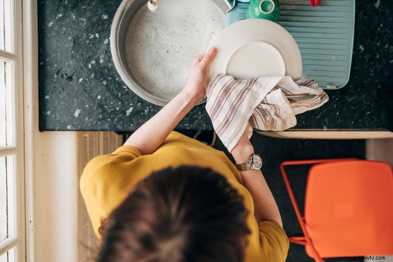 5 hábitos comunes en la cocina que en realidad pueden causar intoxicación alimentaria 