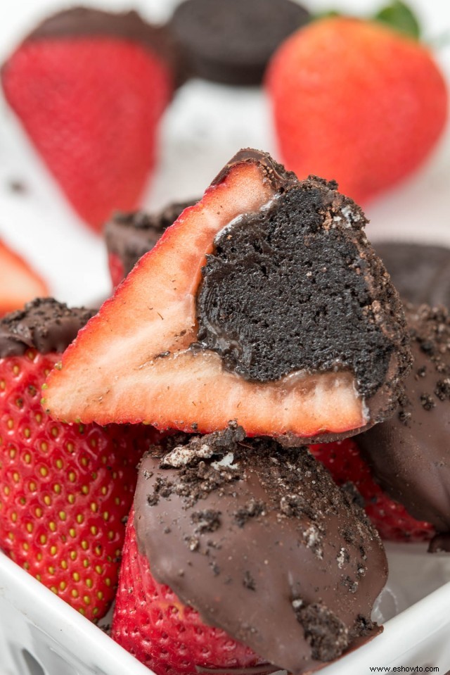 11 fresas rellenas que hacen el mini postre perfecto 