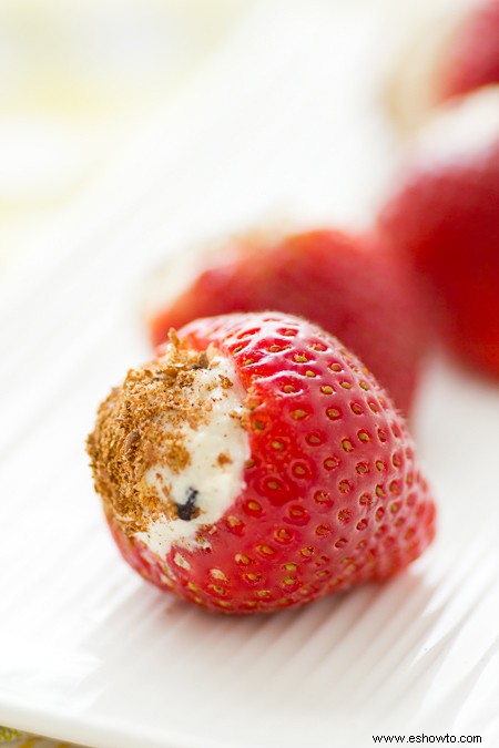 11 fresas rellenas que hacen el mini postre perfecto 