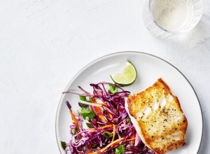 Bacalao Salteado con Mantequilla de Lima y Ensalada Picante de Repollo Rojo