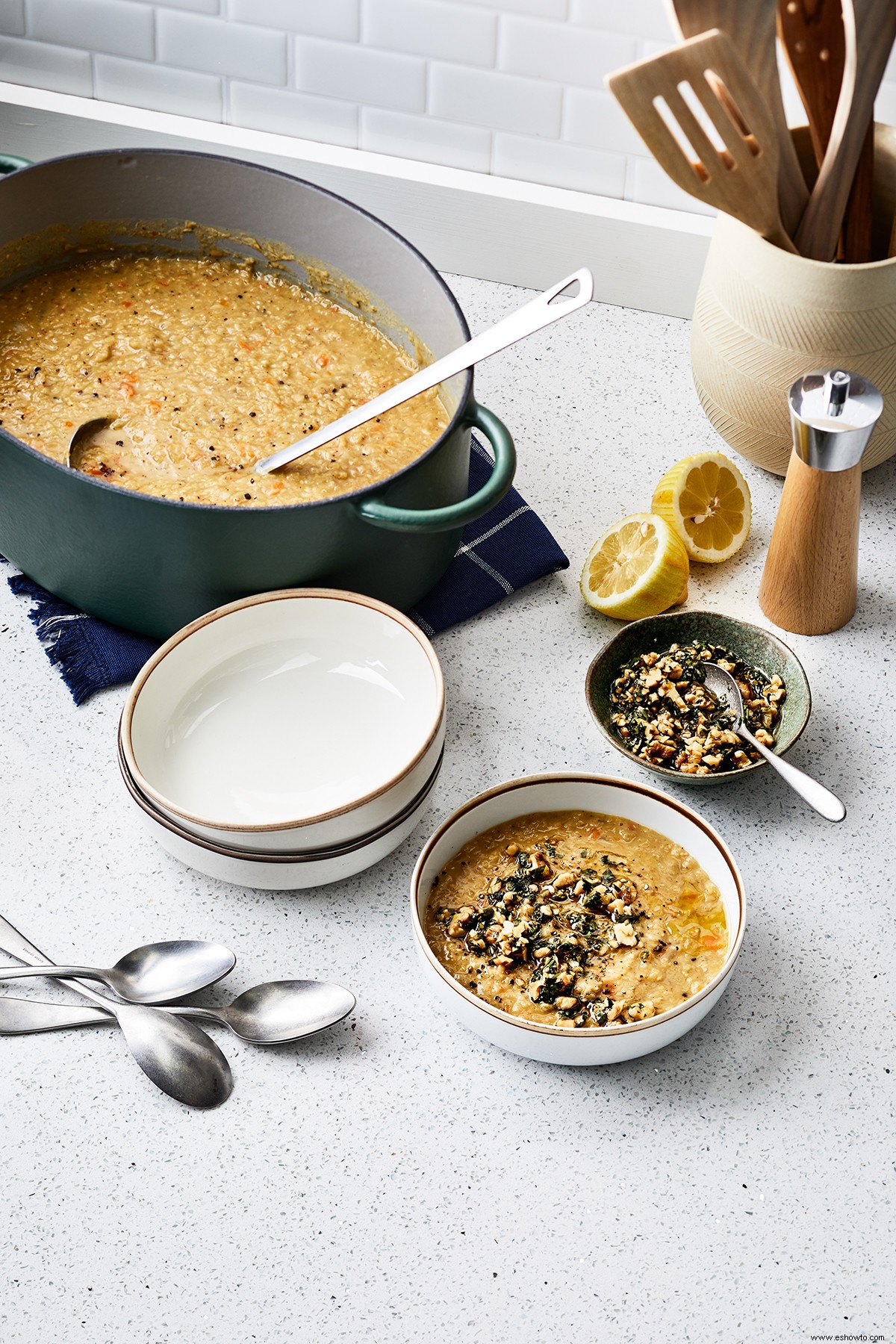 Sopa De Lentejas Especias Con Nueces Y Cilantro 