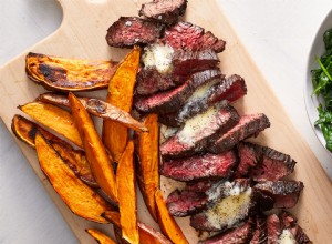 Bistec a la parmesana y batatas fritas 