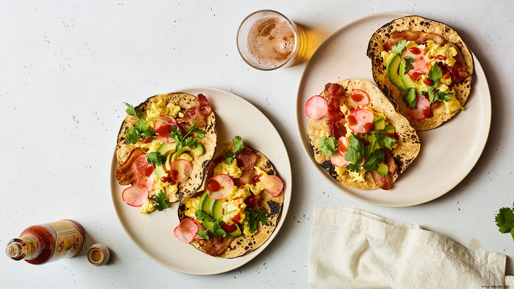 Tacos crujientes de tocino y huevo 