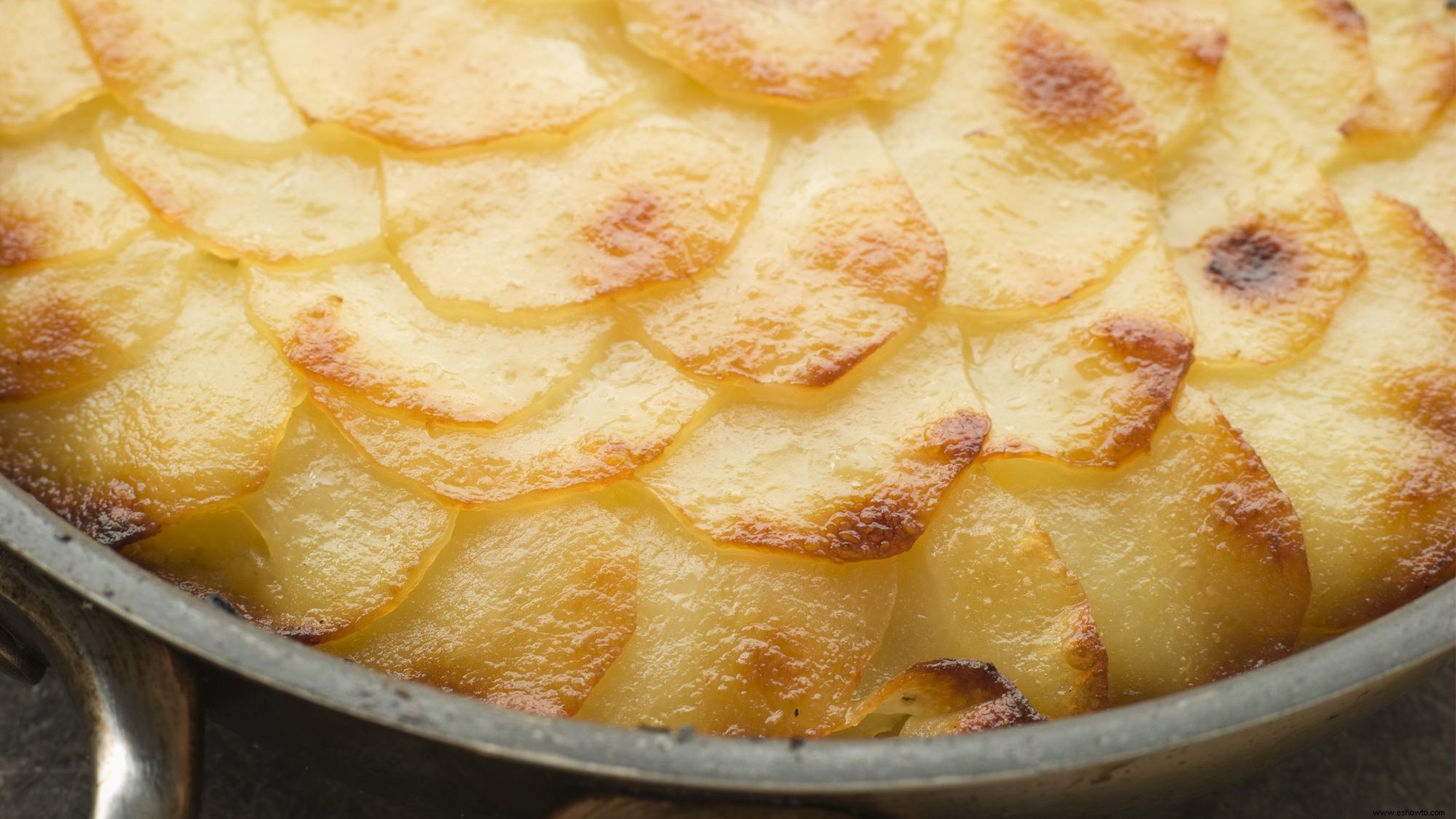 Pommes Anna es el plato de papa más delicioso y elegante, y solo requiere 2 ingredientes 