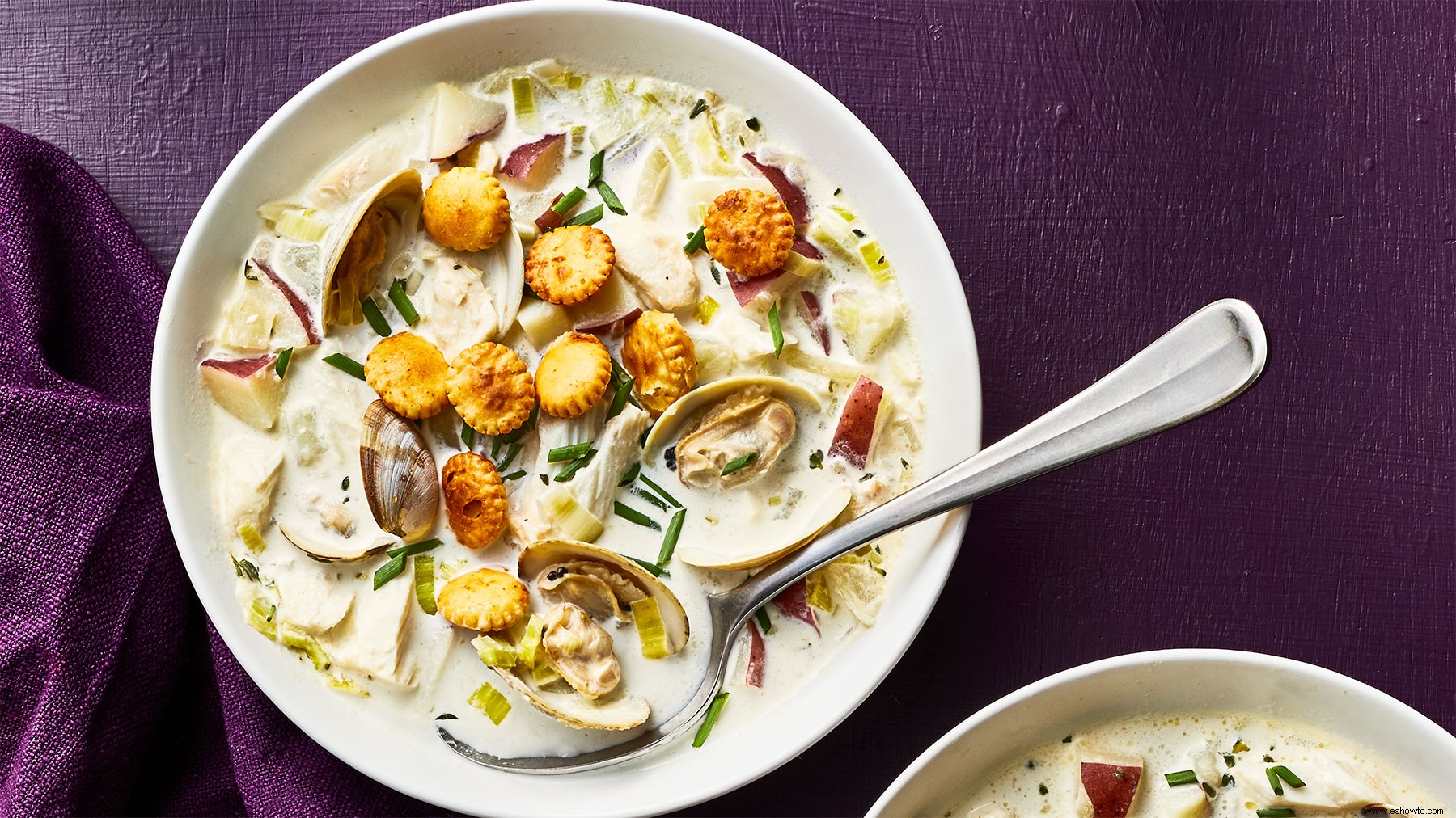 Sopa de bacalao y almejas con galletas de ostras ahumadas 