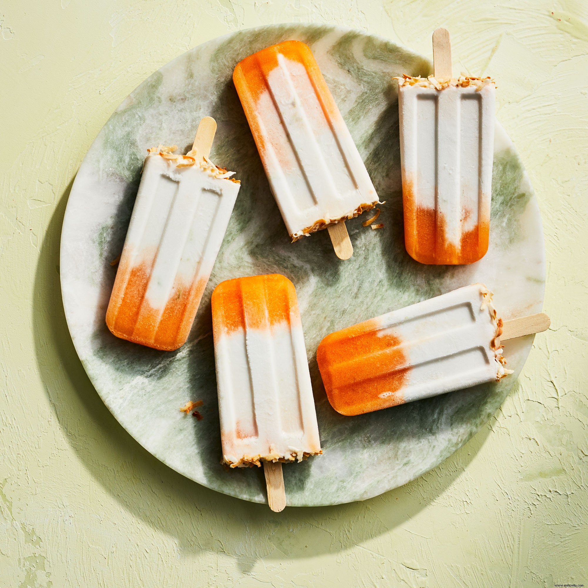 Paletas heladas de melón y coco 