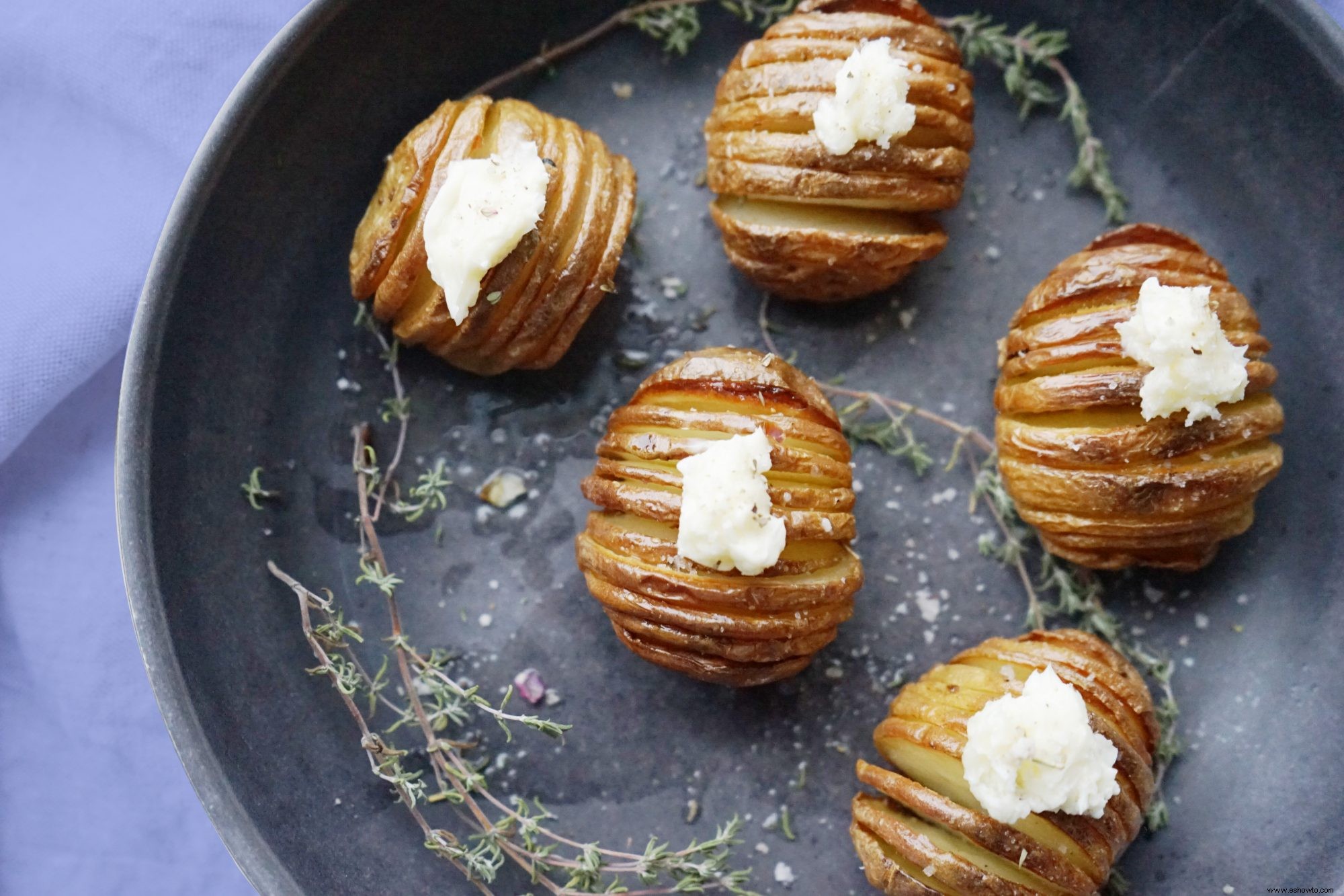 Acabo de aprender a hacer mini papas Hasselback y oficialmente las sirvo con todo 