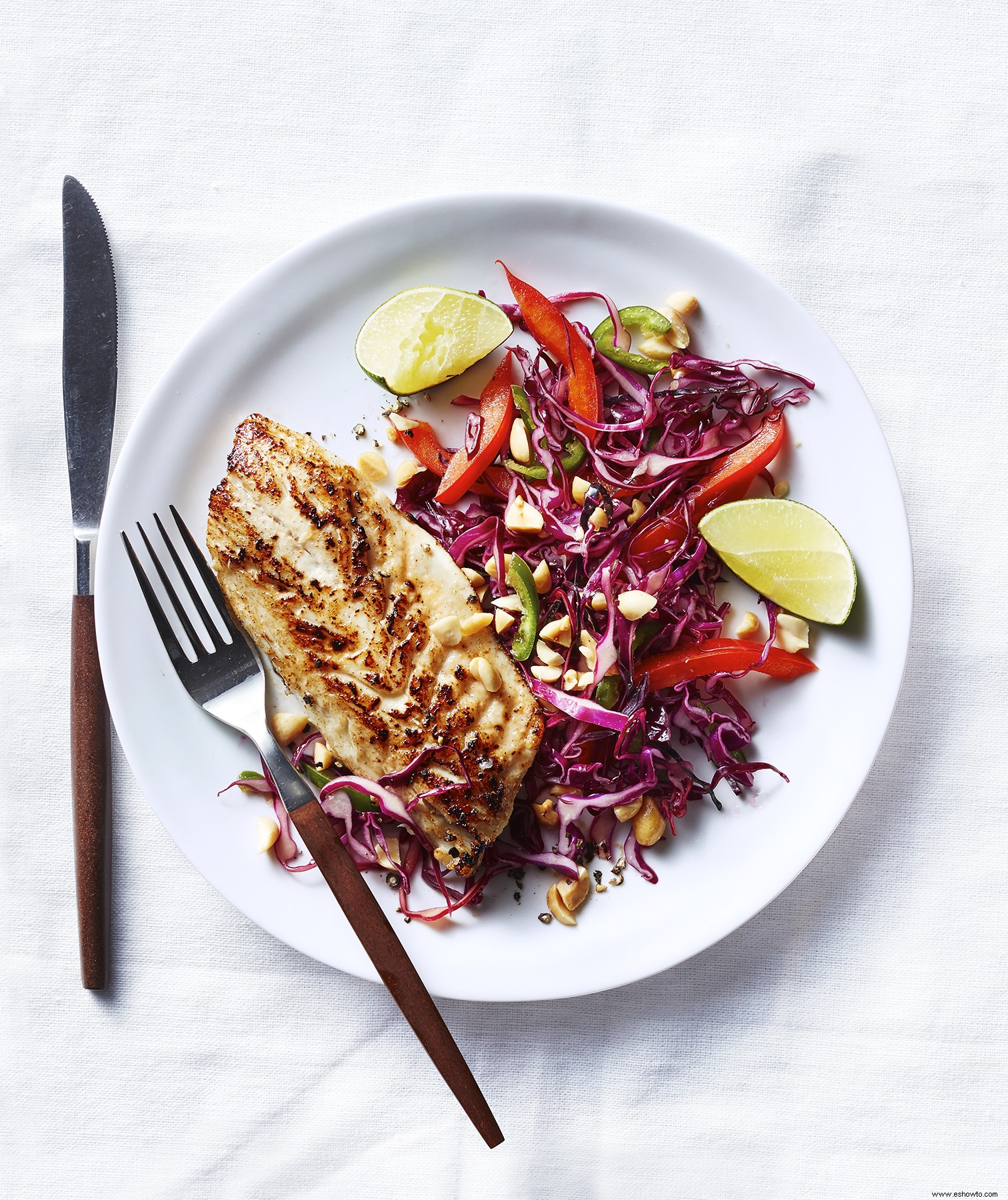 Miso Black Bass Con Ensalada Asiática 