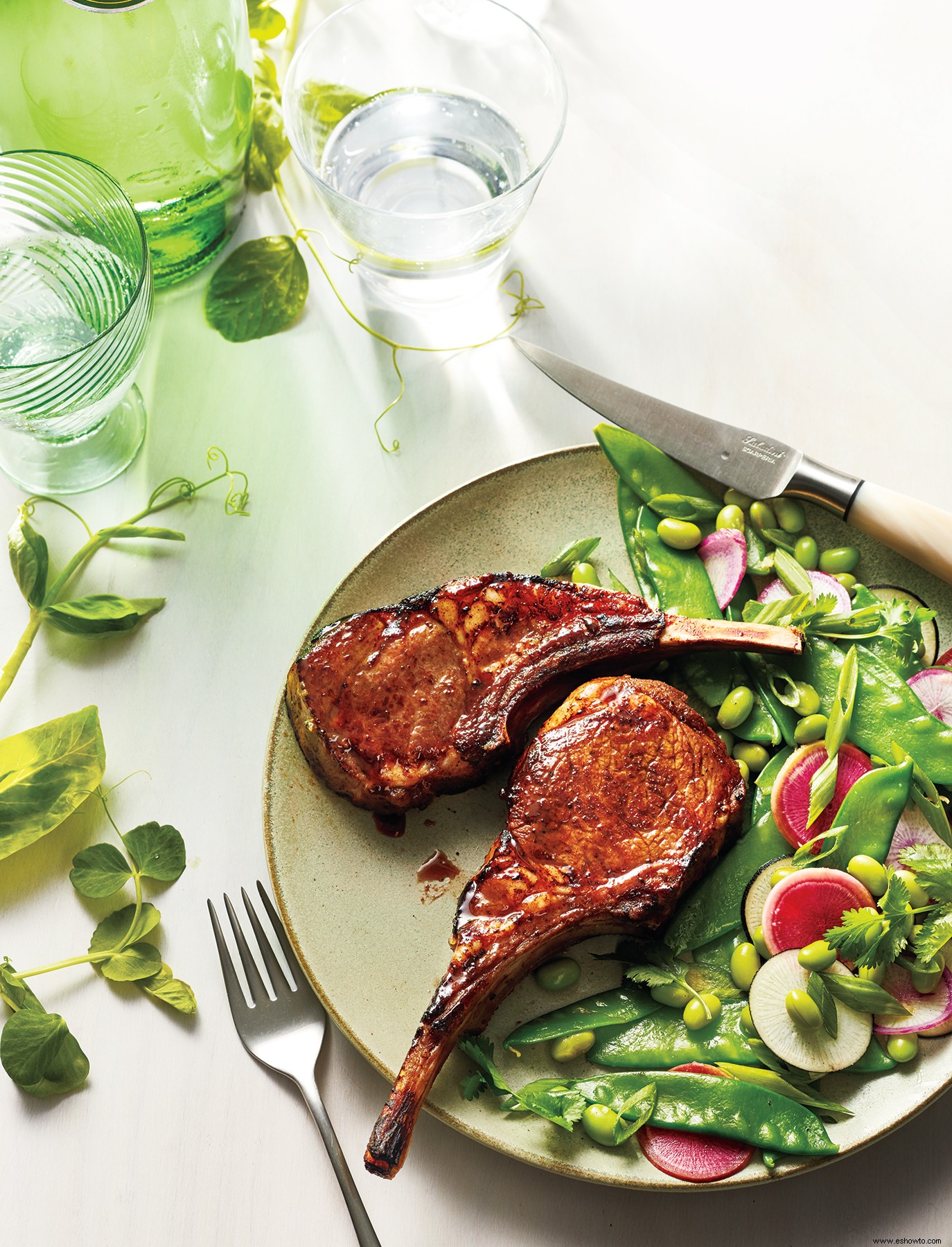 Chuletas De Cordero A Las Cinco Especias Con Ensalada De Guisantes Chinos 