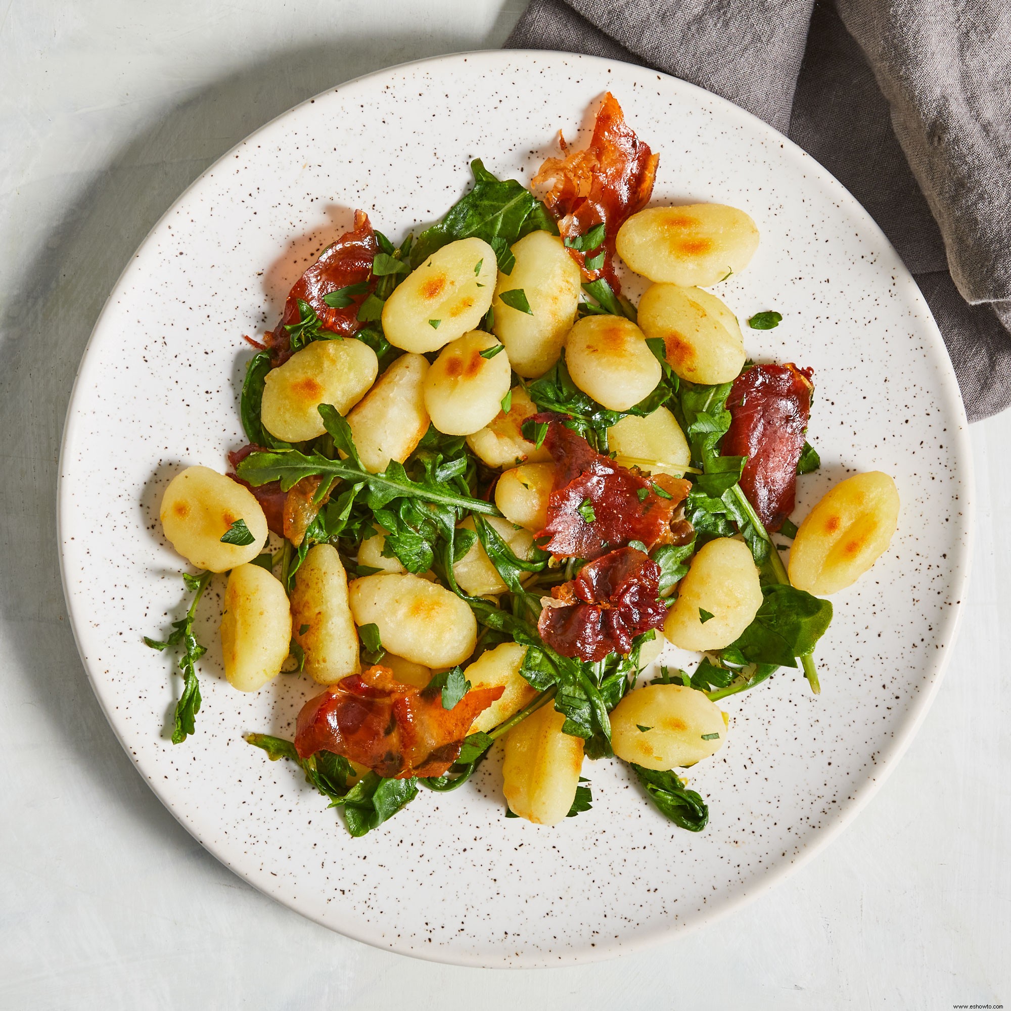 Ñoquis Crujientes Con Rúcula Y Prosciutto 