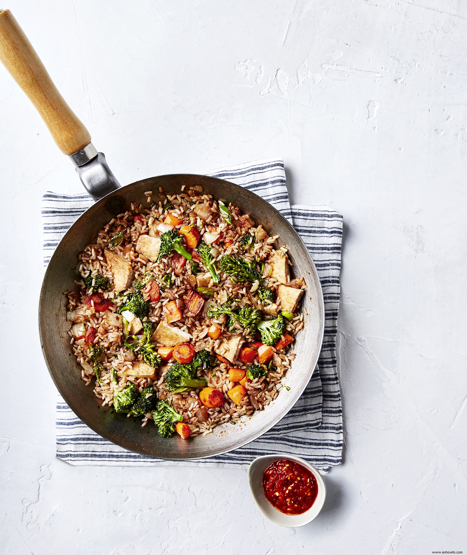 Arroz frito con tofu 