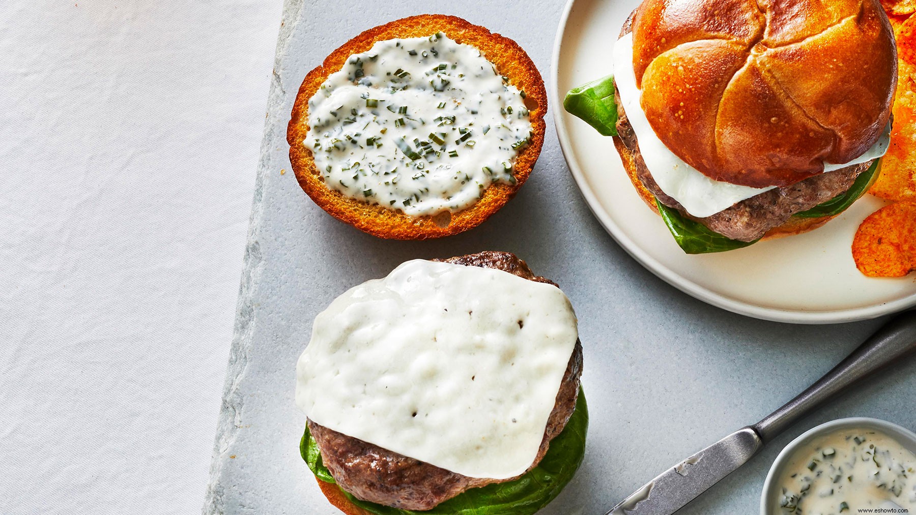 Hamburguesas De Cordero Con Queso Y Mayonesa De Hierbas 