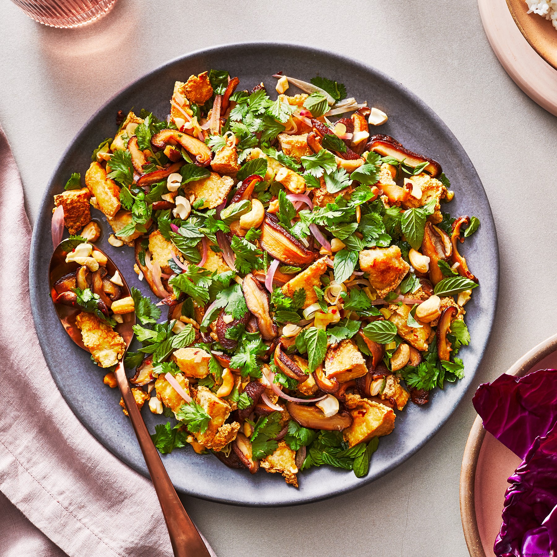 Larb de tofu y champiñones 