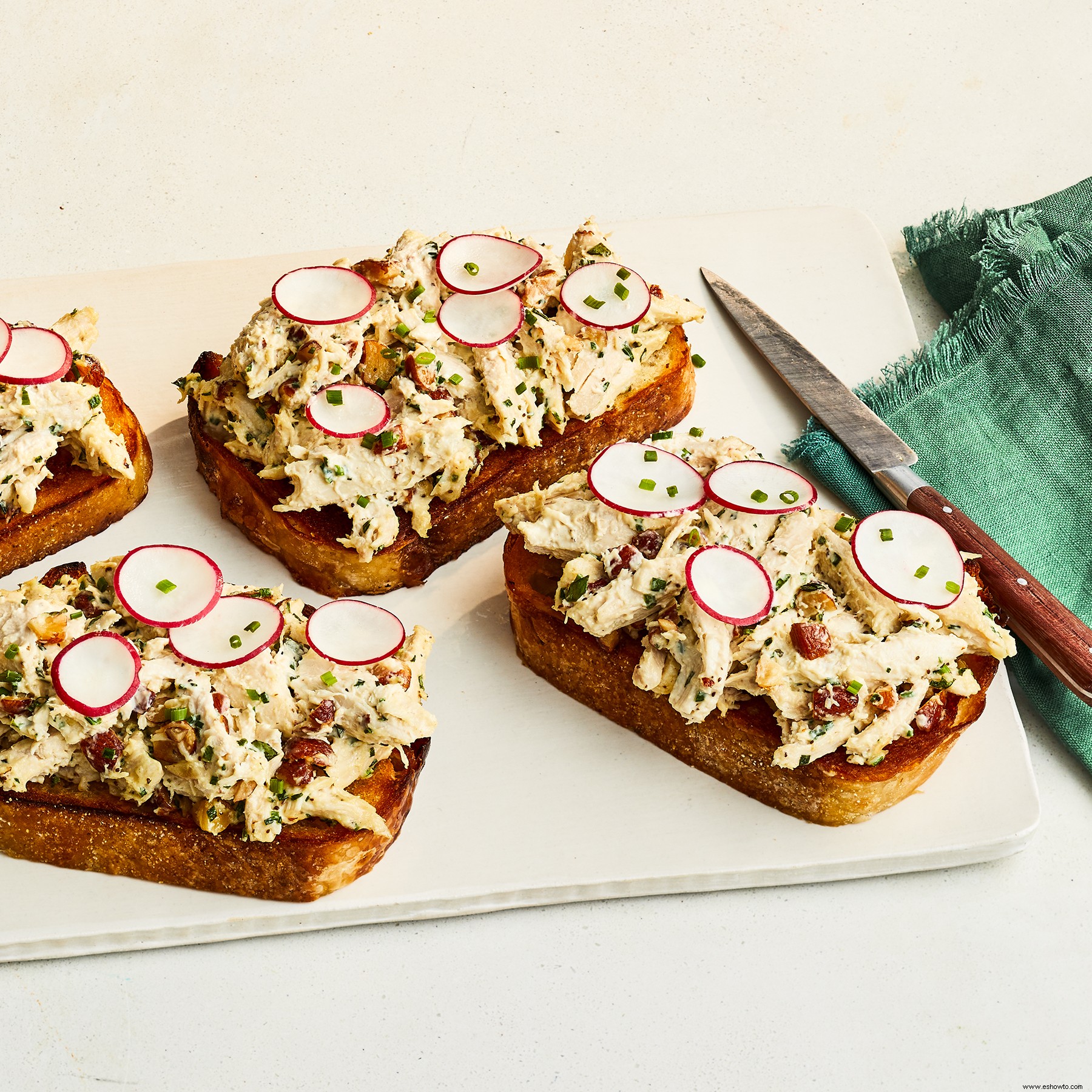 Tartines De Ensalada De Pollo A Las Hierbas 