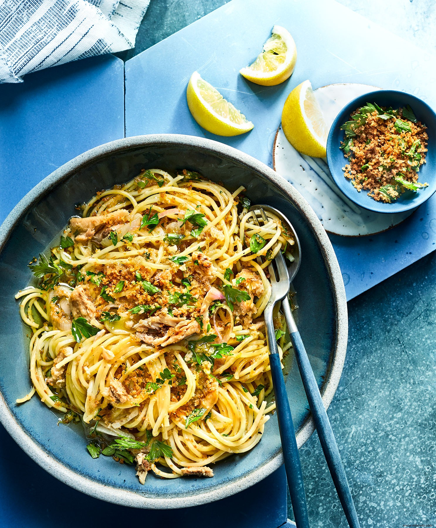 Receta de espaguetis al limón con sardinas y pan rallado 