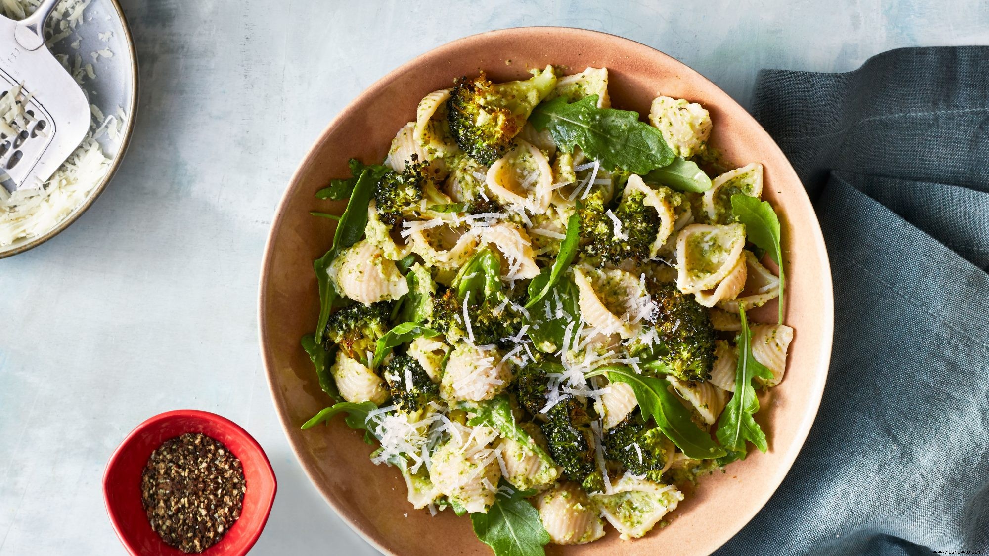 Pasta al pesto con brócoli asado 