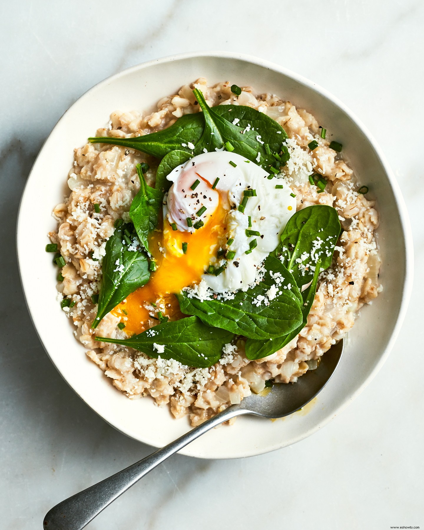 Avena Salada Con Espinacas Y Huevos Escalfados 