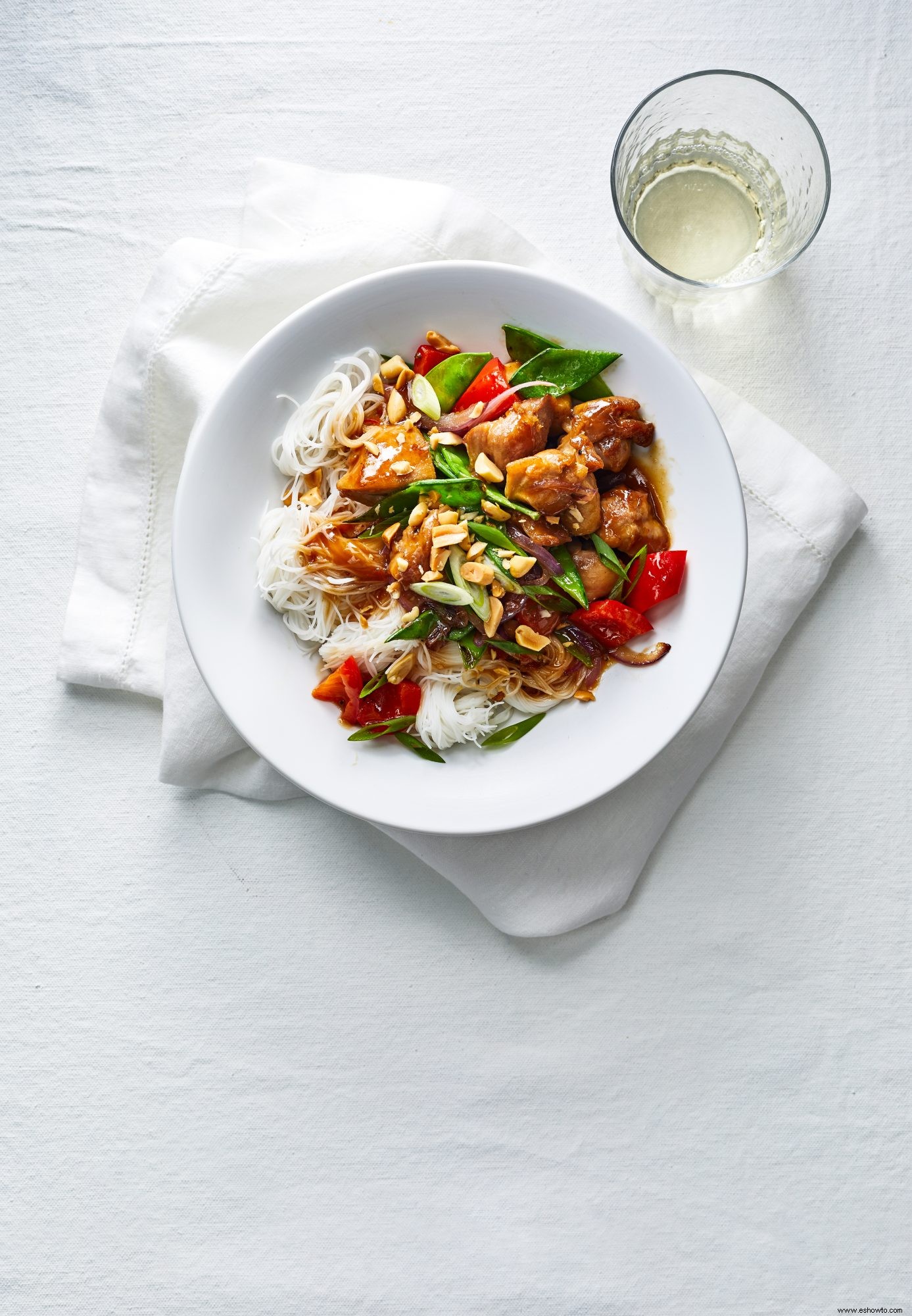 Salteado De Pollo A La Naranja Con Fideos De Arroz 