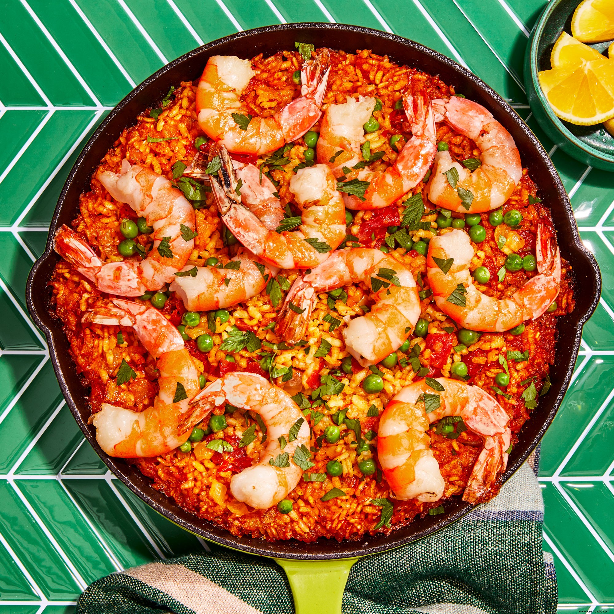 Arroz Crocante Horneado Con Camarones Y Guisantes 