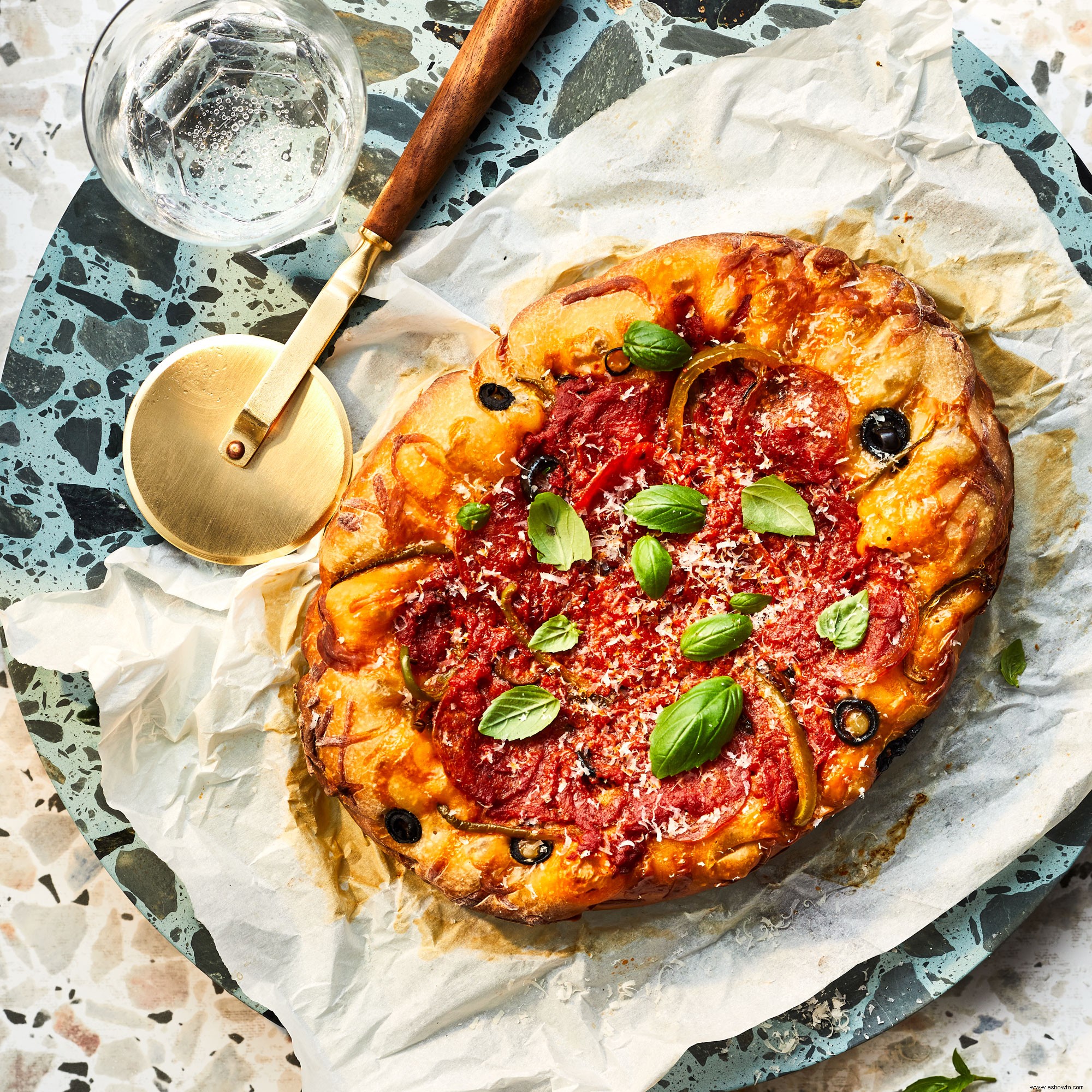 Pizza de plato hondo en olla de cocción lenta 