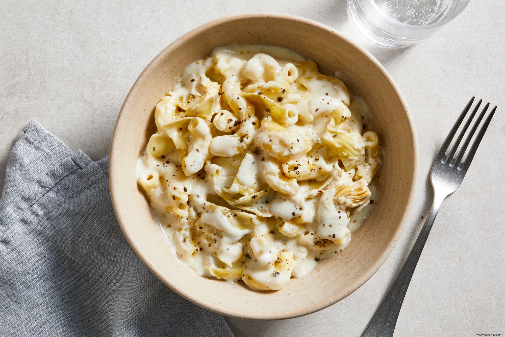 Macarrones con alcachofa y queso 